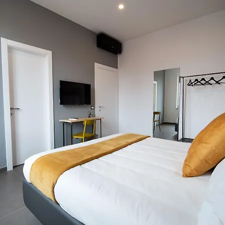Πανσιόν Gb Vesuvius 4*
